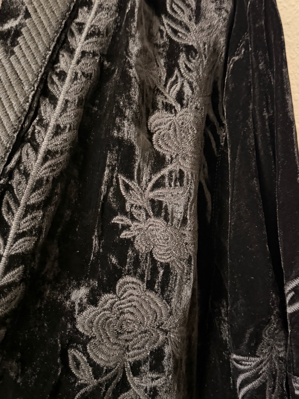 John Mark Black Velvet Floral Kimono with Pink & Cream Accents - Picture 7 of 13